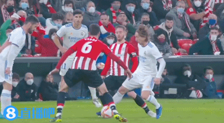 疑惑！杜锋为何坚持用低迷的胡明轩？CBA要迎新王，许钟豪笑嘻嘻